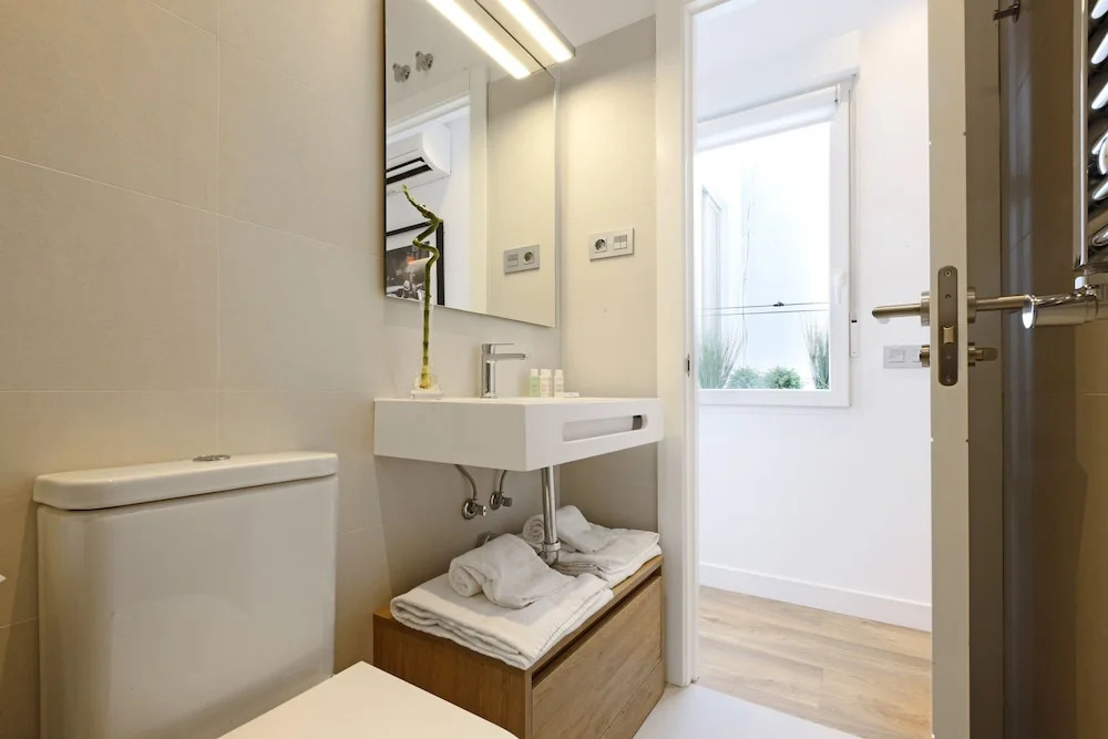 Santa Isabel Street, Private rooms
