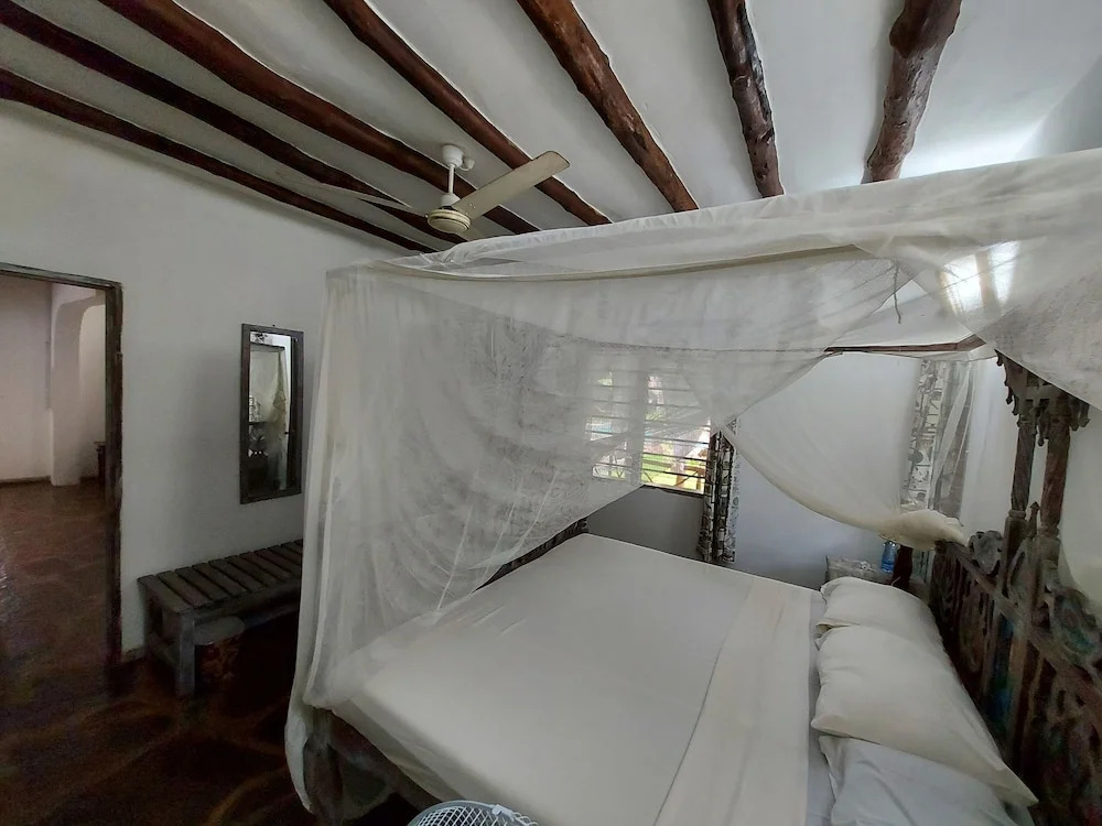 Marine Holiday House