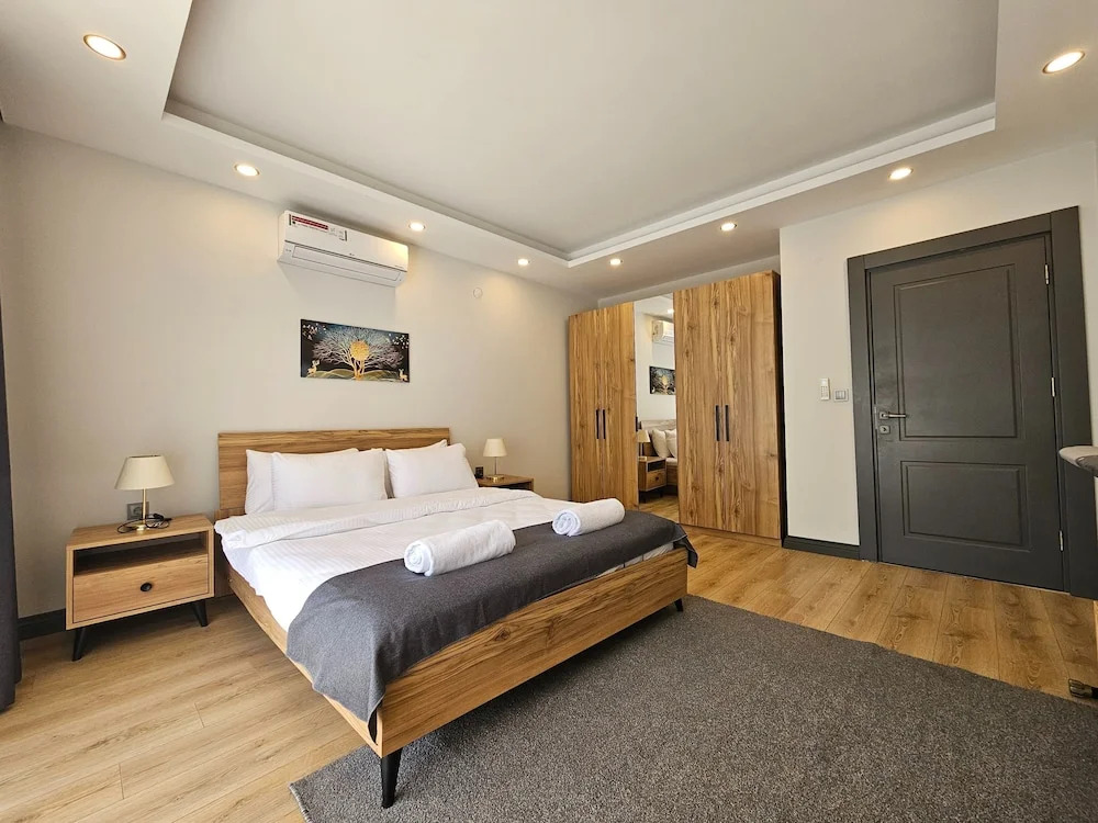 Professionally Maintained Spacious New Suites 2-1