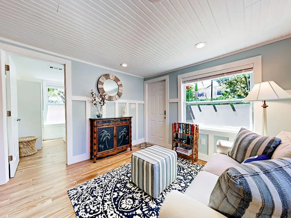 305 SE 12th Home 2 Bedrooms 1 Bathroom Home