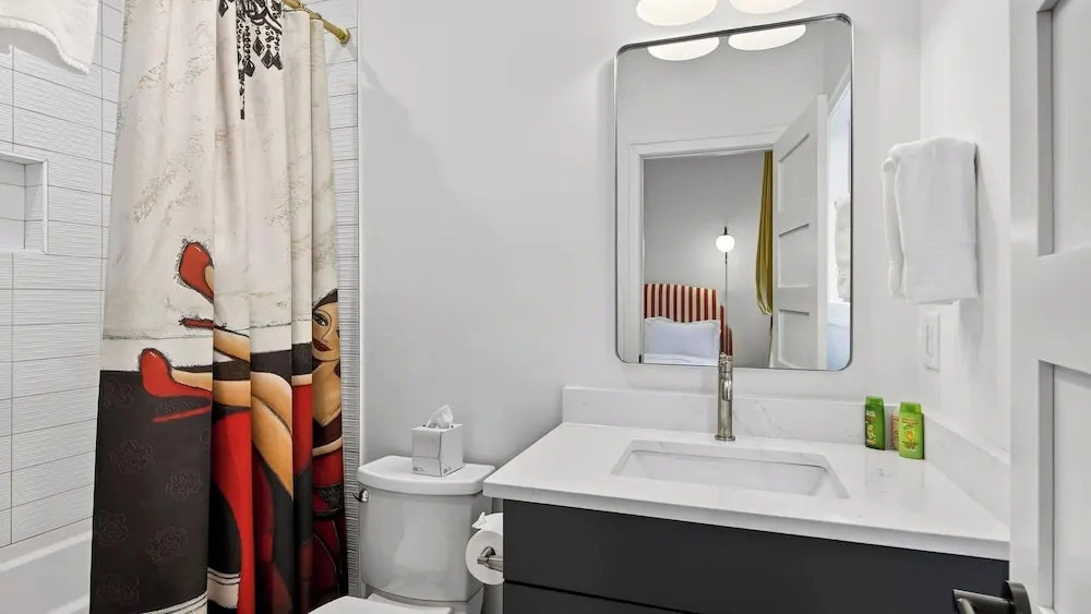 Girls Night Out by Avantstay Private Karaoke Lounge + Hot Tub + Rooftop + Downtown Views