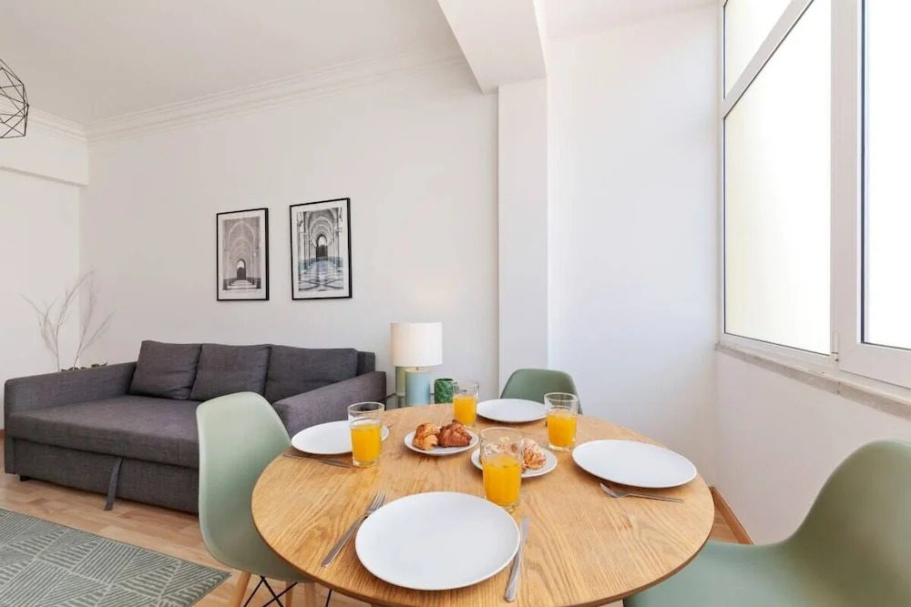 Minimalist 2bdr Apt in Lisbon, Excellent Location