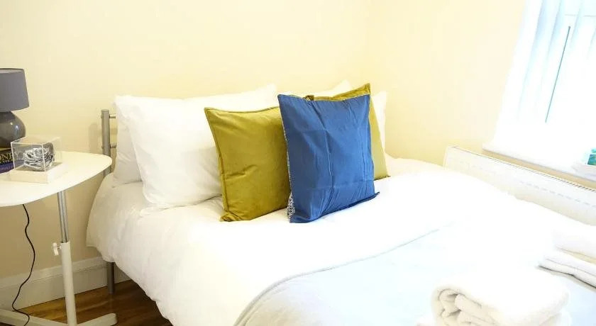 Heathrow Ensuite Rooms- Auto check in