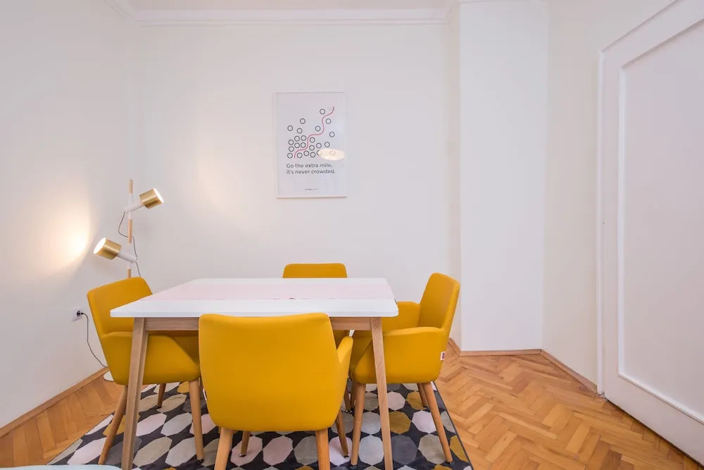 FM Luxury 1-BDR Apartment - Designer Business