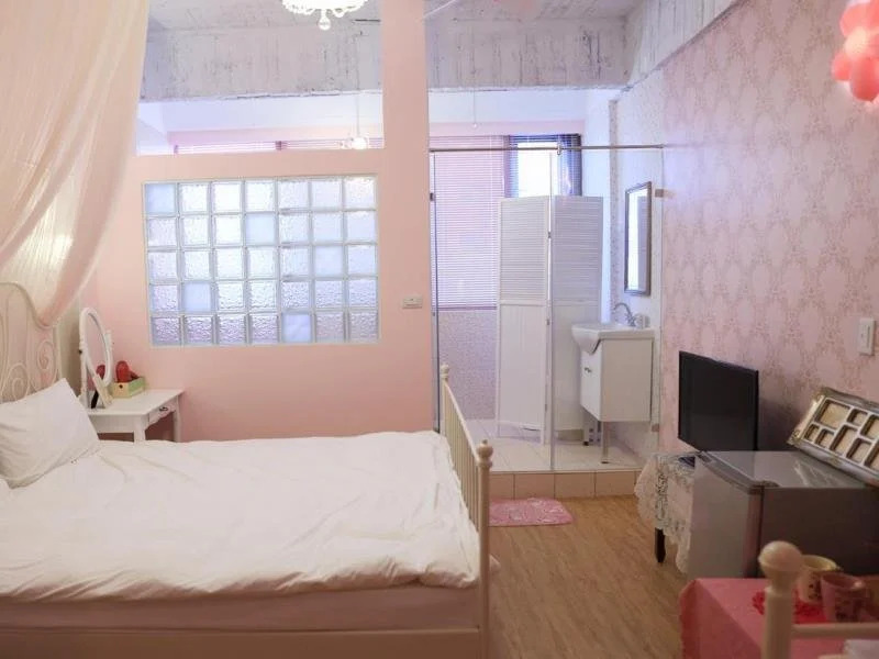 Slow Hostel III