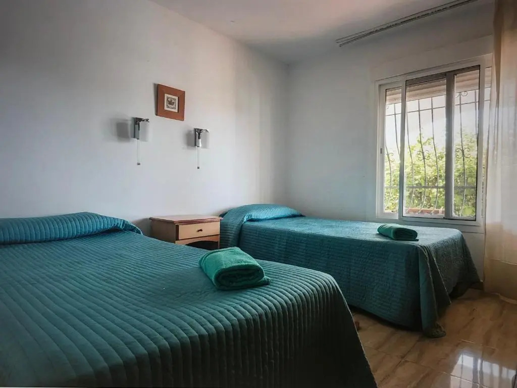 Marbella beautiful renovated villa 5 bedrooms, 3 bathrooms, private heated pool, close beach plage, 10 to 12 people, ping pong, private pétanque