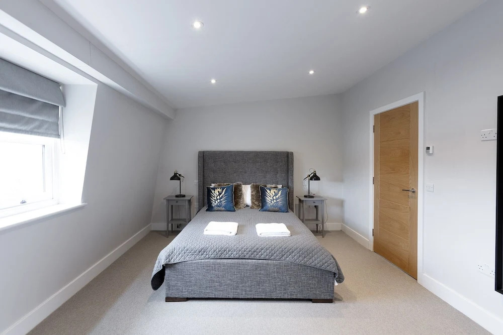 Immaculate Central Windsor Town House with parking