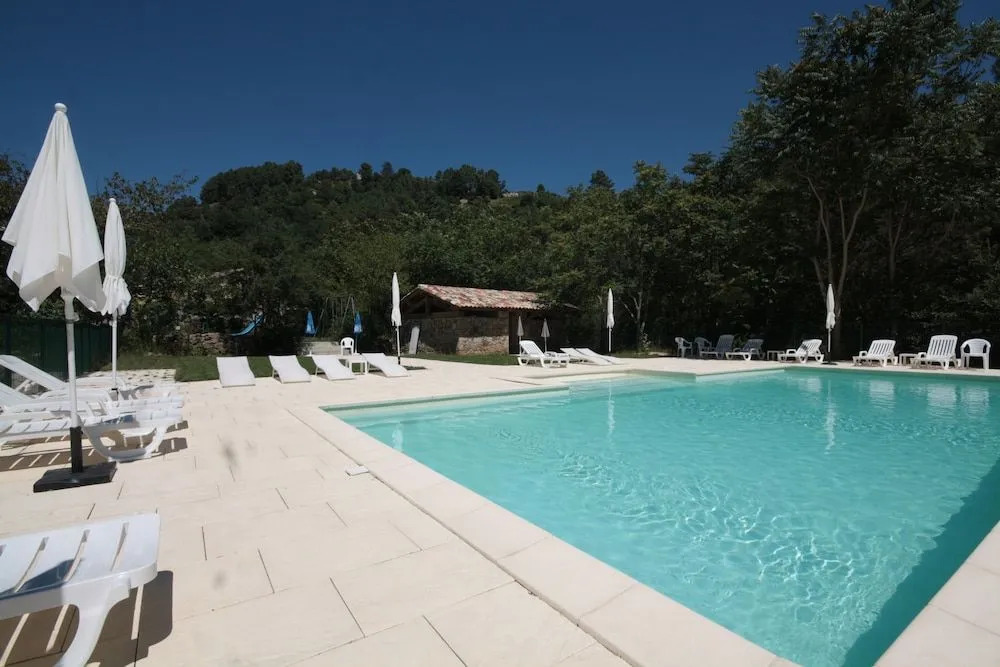 Logis Hôtel Restaurant Le Domaine de lEau Vive