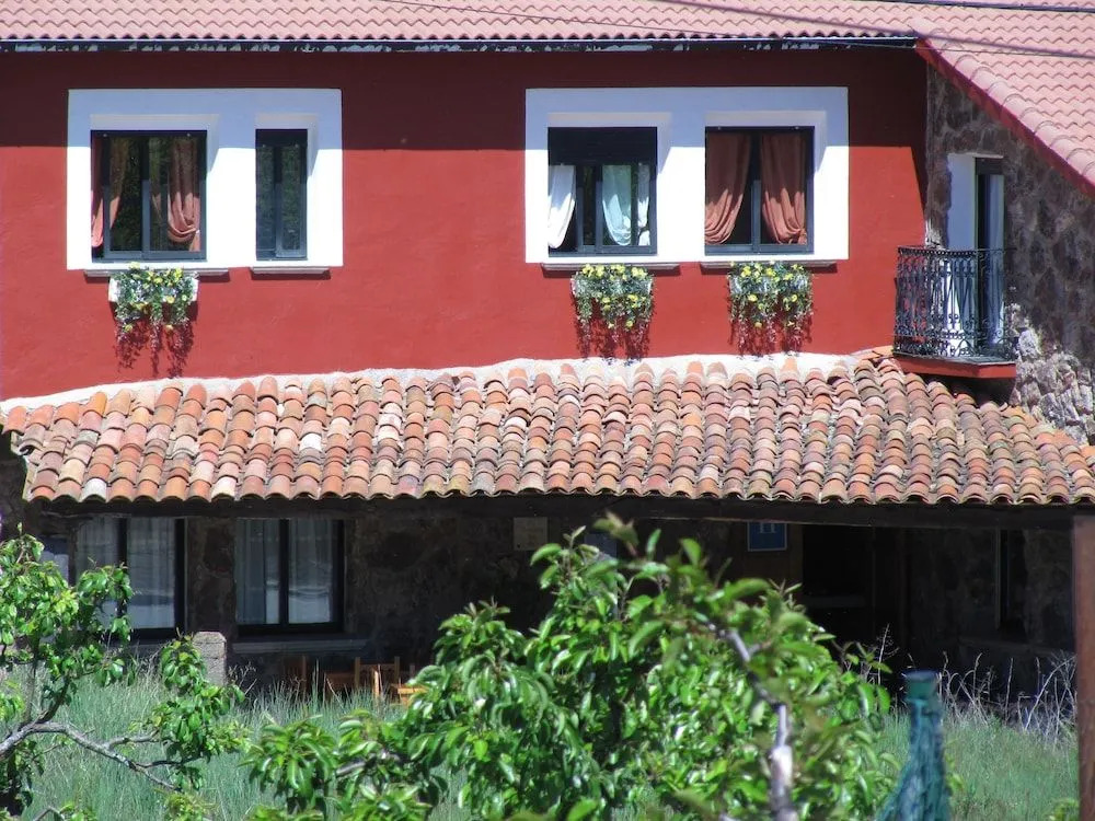Hostal Las Cavenes Del Cabaco