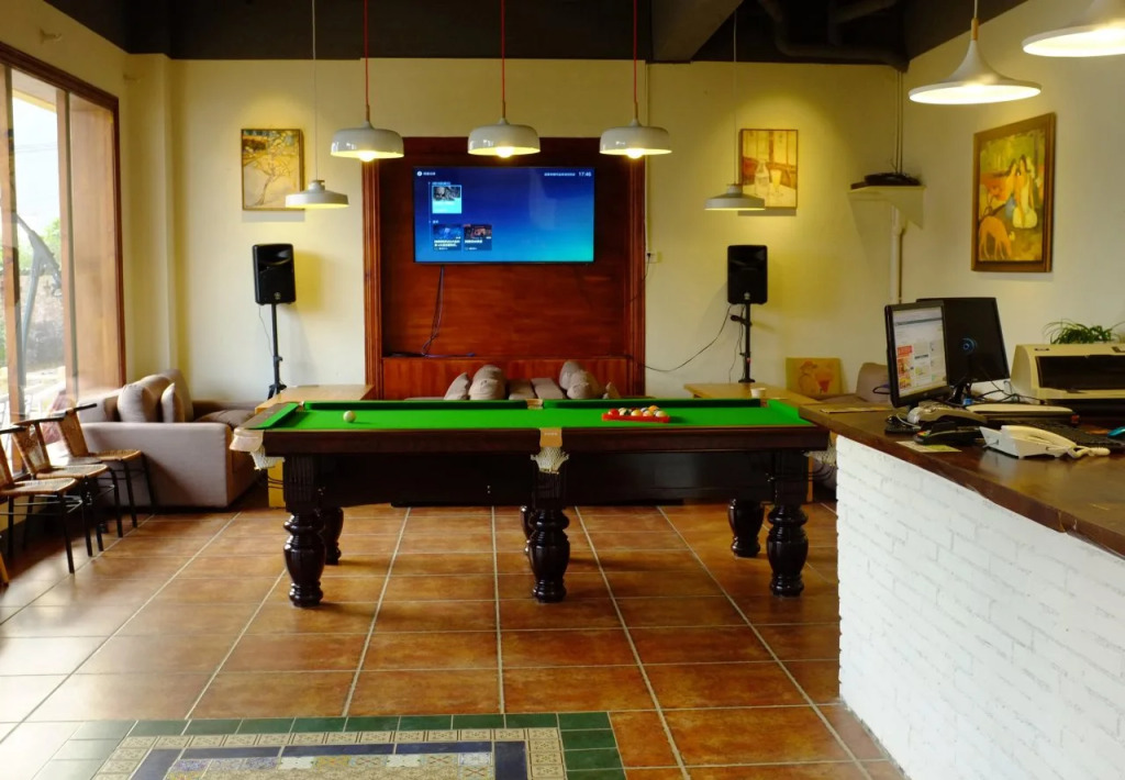 Yangshuo Edens Social Guesthouse - cozy garden courtyard & fresh craft coffee & night beers & outdoor activities