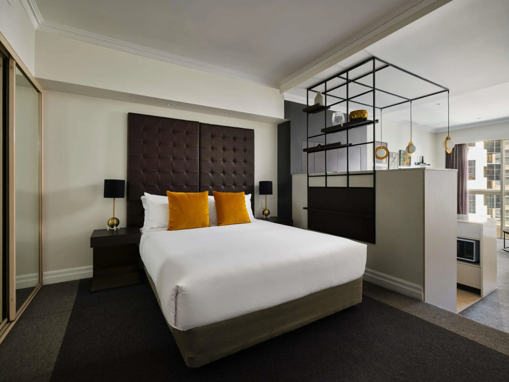 Mantra 2 Bond Street