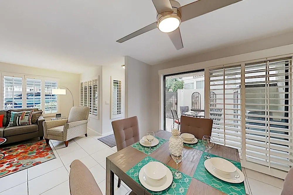 Chic Condo W/ Pool, Balcony – 1 Block To El Paseo! Condo