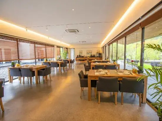 Amber Guanyun Vacation Apartment