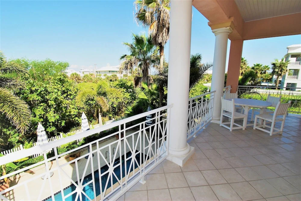 Sea Hawk - Private Beach House With Pool & Hot Tub 4 Bedroom Home by RedAwning
