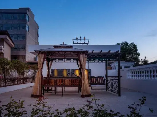 Vienna 3 Best Hotel (Lvliang Economic Development Zone East Expressway Entrance Branch)