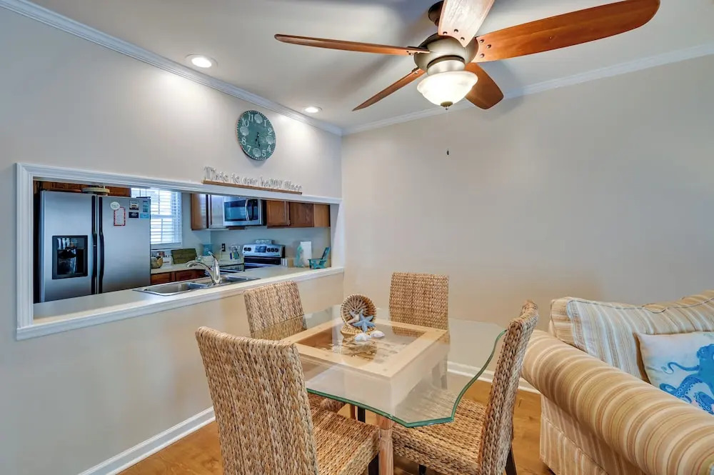 Coastal Vacation Rental - 2 Mi to Huntington Beach