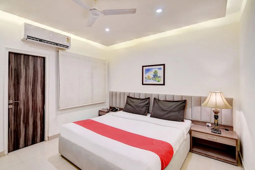 Collection O 30079 Indira Nagar