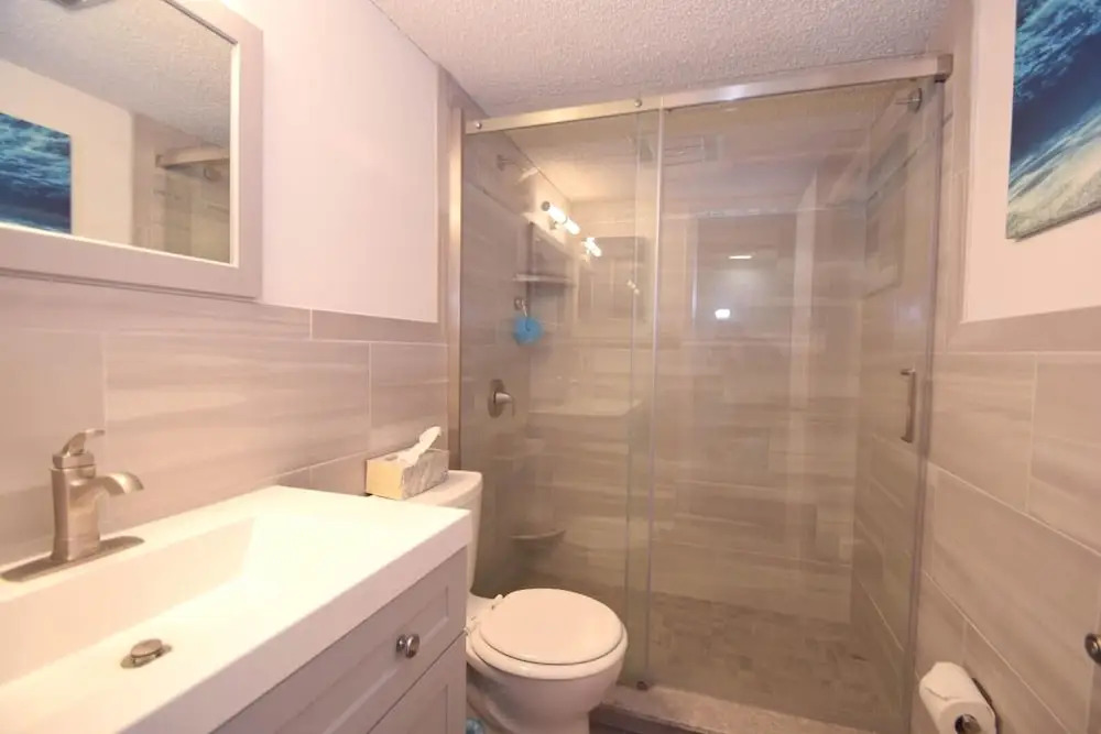 Jada 4H 1 Bedroom Condo by RedAwning