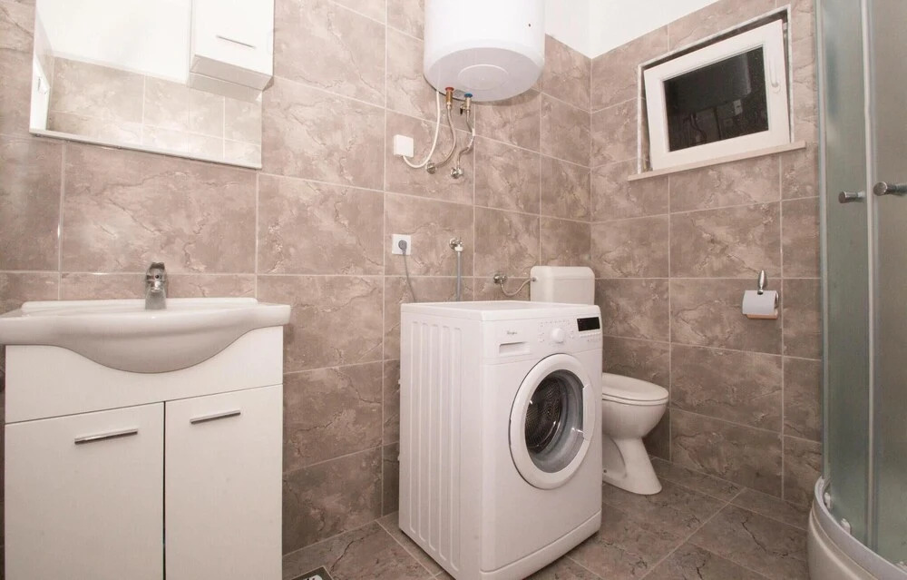 Beautiful Home in Grscica With Wifi and 2 Bedrooms