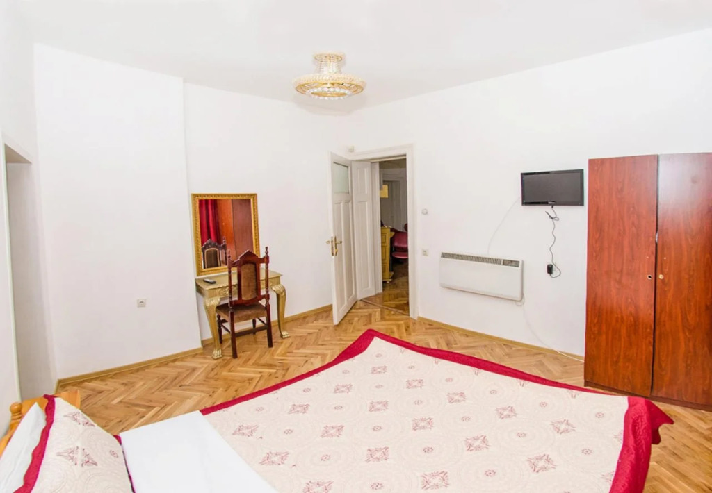 Ivani Hostel and B&B