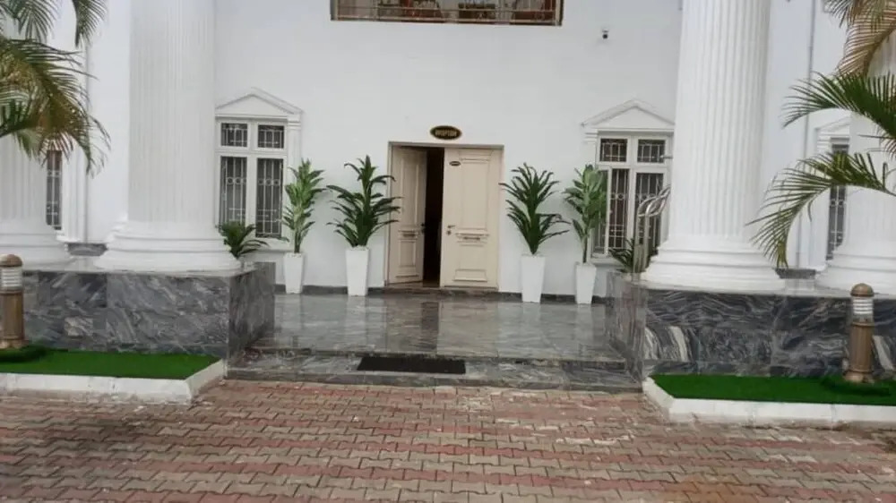 Reina Villa Hotel