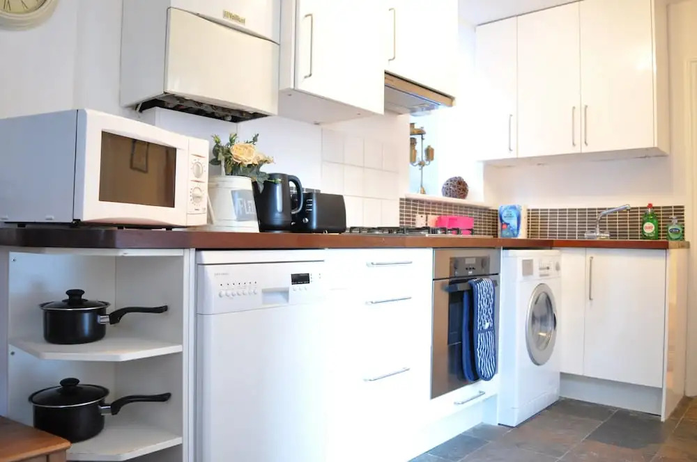 Spacious 2 Bedroom Home In Kensington