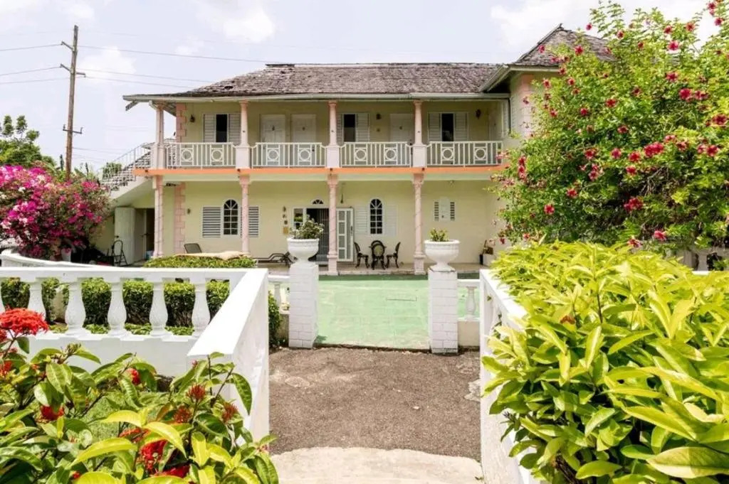 Sleek 4PPL apartment, Pool, Parking, Gated, CCTV & Wifi