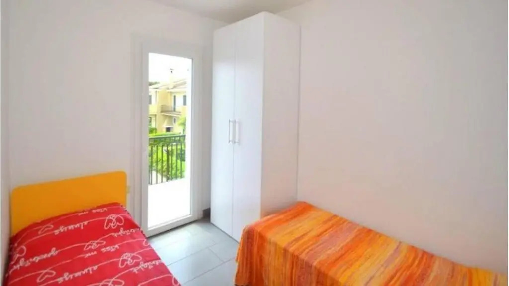 Terraced house with private garden