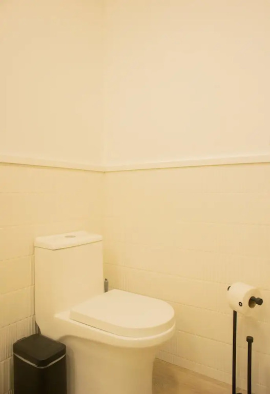 w Inviting 3BR w Balcony in Hip Miraflores
