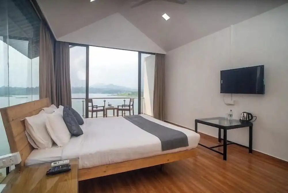 Shvas Island Resort