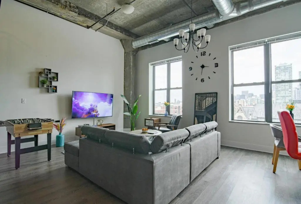 McCormick place luxury Penthouse Duplex with personal rooftop with optional parking for 8 guests