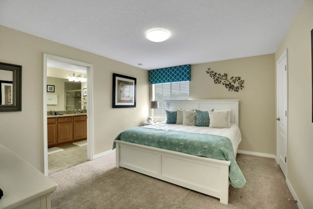 Paradise Palms - 3087 Beach Palm Avenue