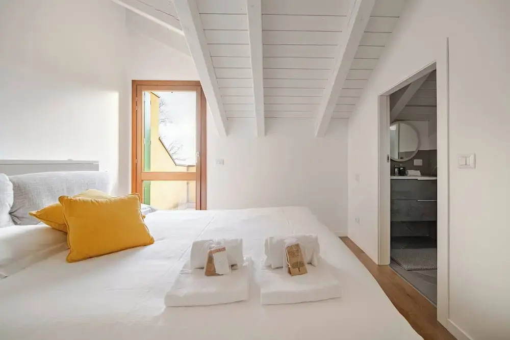 Modern Flat 2 Near the Swiss Border in Viggiù