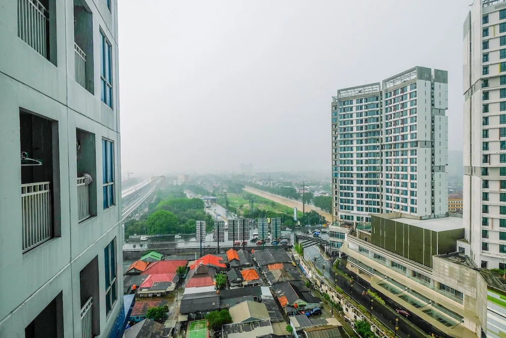 Homey And Relaxing Studio Grand Dhika City Apartment