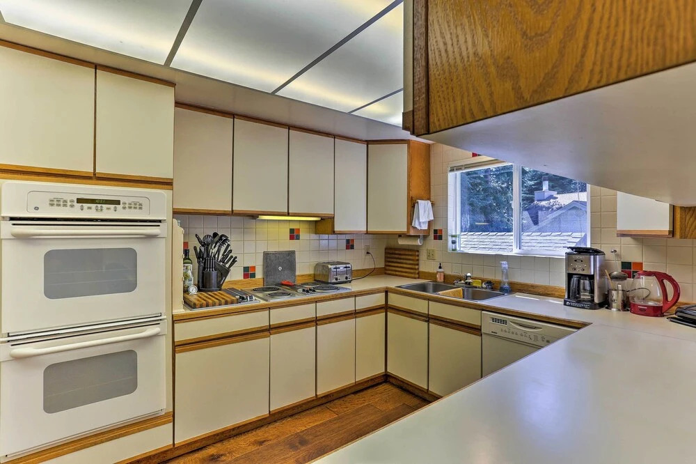 Lake Almanor Country Club Home w/ Views!