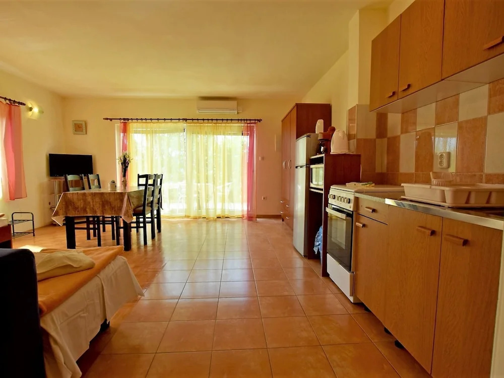 Apartments Pinka 30 M From The Sea