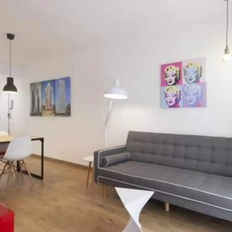 Designer Apt Near Fira Balcony 5PP Wifi Smart TV by Myrentalhost