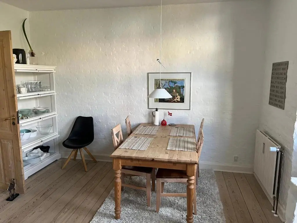 City House with Terrace, Garden and Free Parking