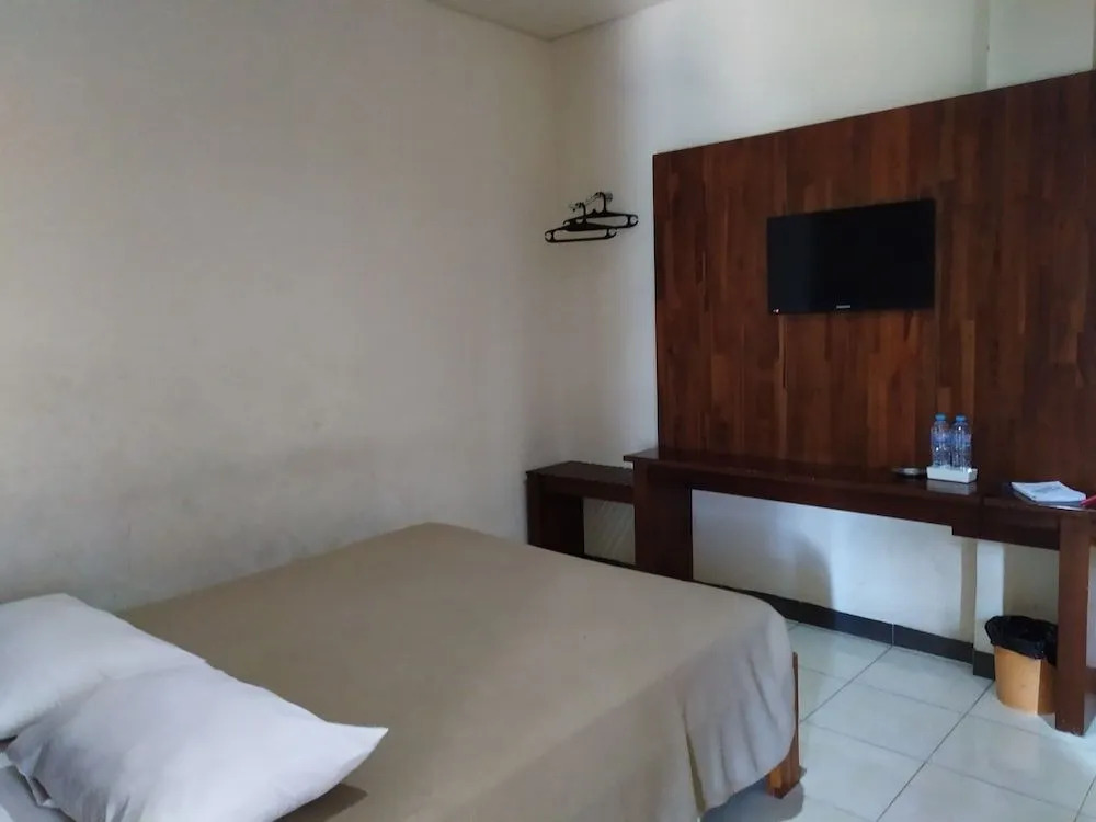 Oyo 2006 Hotel Luvio Makassar
