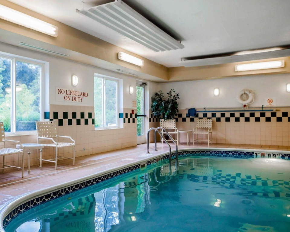 Comfort Suites Independence - Kansas City