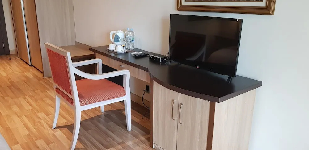 OYO 128 Mutiara Suites