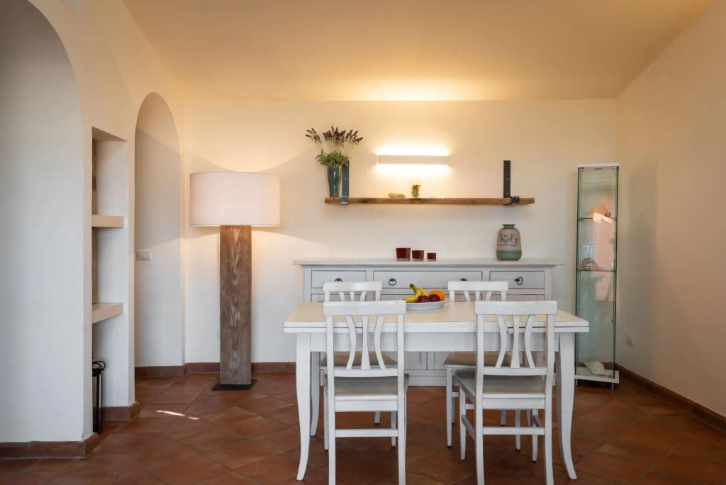 It has a double room with a double bed, a bathroom, large living room with sofa bed (1,40 m - for 1-MOLARA 2_PT