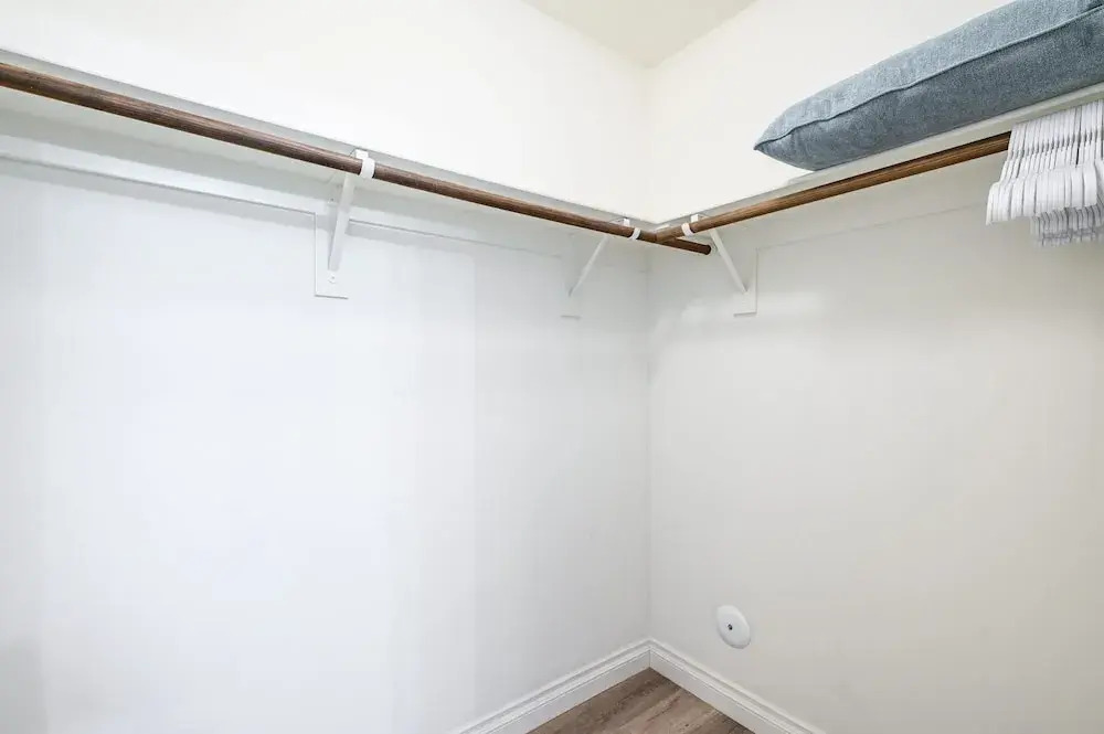 Private Entry Cozy Suite w Patio Bath Kitchenette