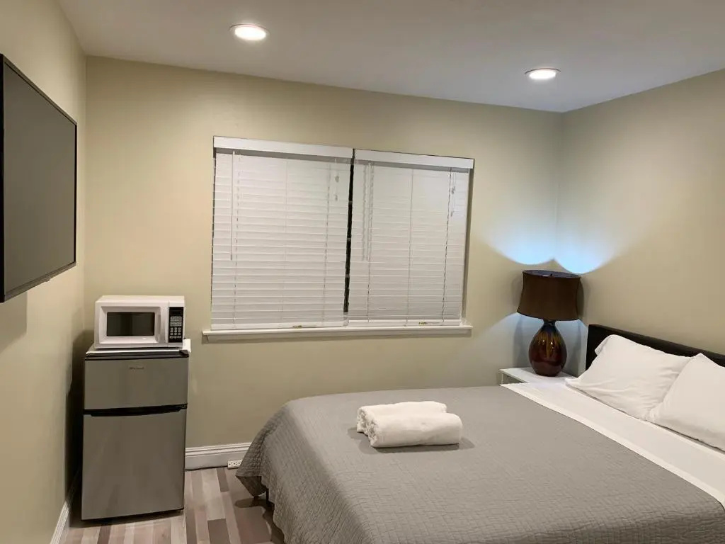 Lovely Room in Private House near Disneyland