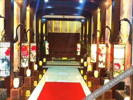 Tujia Chinese Inn (Enshi Tujia Girl's Town)