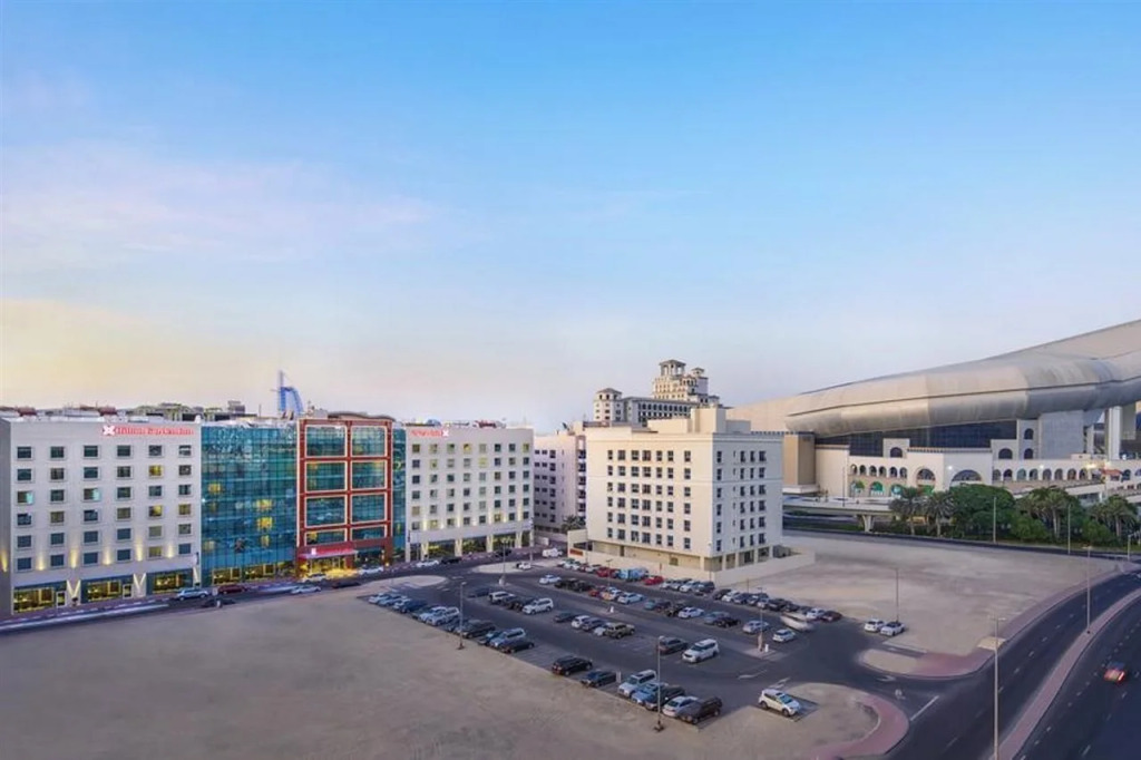 Hilton Garden Inn Dubai, Mall Avenue