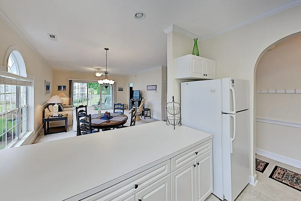 Chic W/ Balcony, Pool & Golf Course Views 2 Bedroom Condo