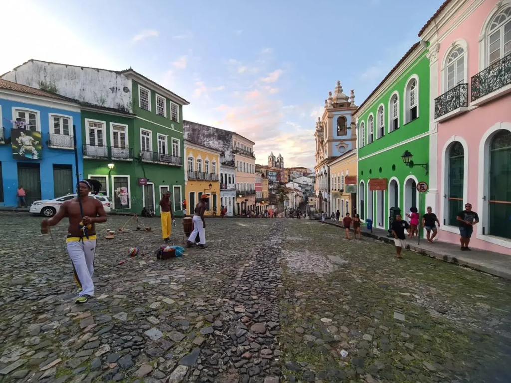 100 Axé Bahia Próximo ao Farol da Barra Salvador WIFI 300 Mega