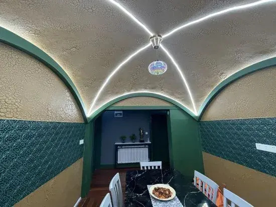 Shanghai Shikumen culture homestay (Zhengtong Road store)