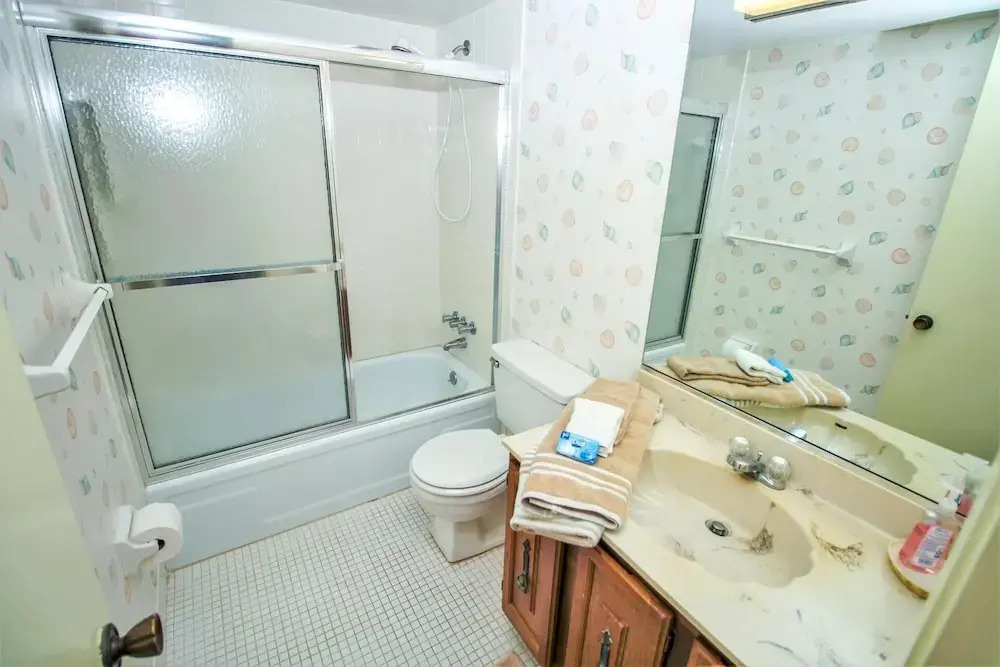 Sea Coast Gardens III 303